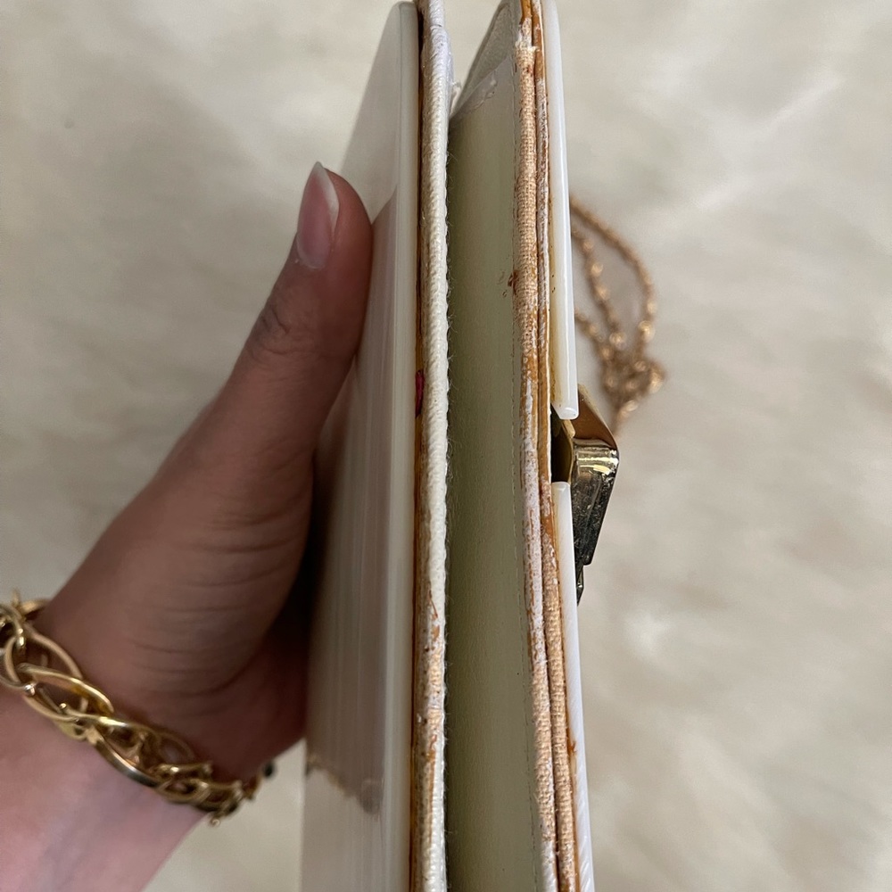 White mother of pearl look plastic & leather purse 1970s 1980s - Picture 5 of 7